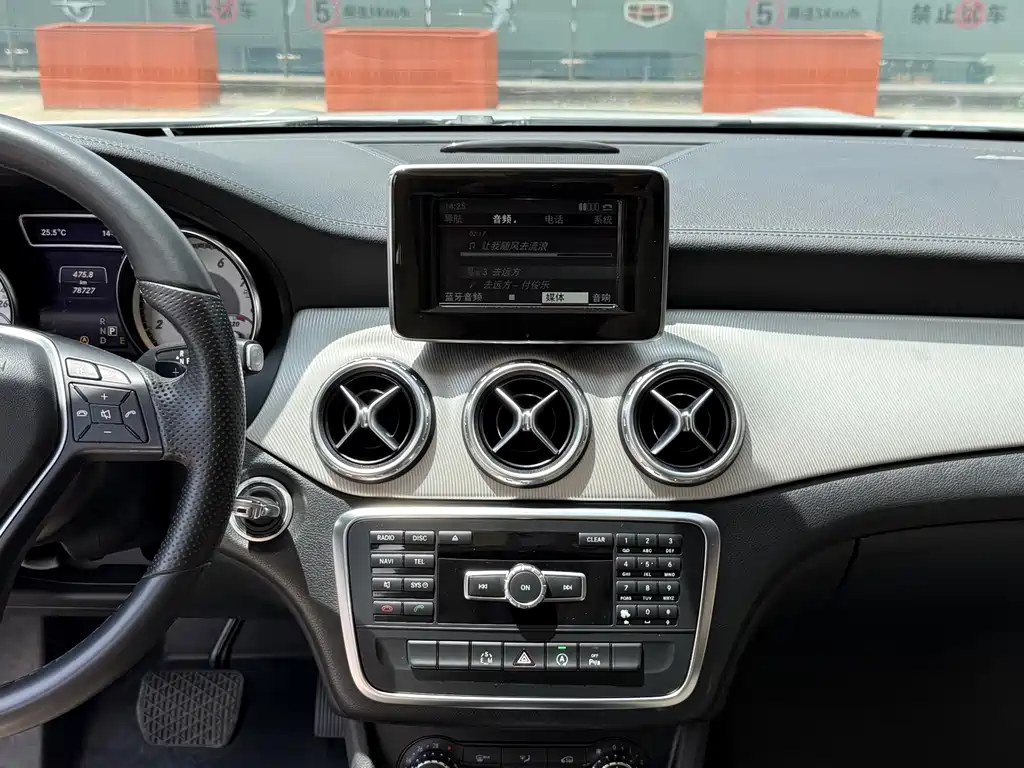 Mercedes-Benz GLA 2016 — фото 13