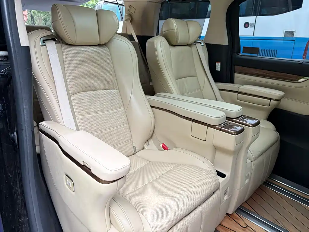 Toyota Alphard 2018 — фото 16