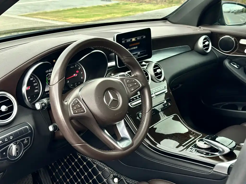 Mercedes-Benz GLC 2017 — фото 14