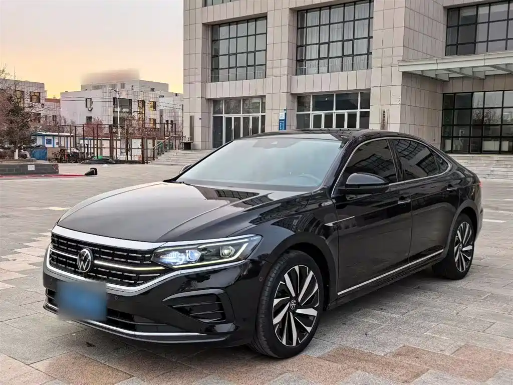 Volkswagen Passat 2023 — фото 1