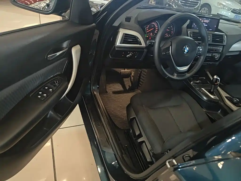BMW 1 Series 2015 — фото 16