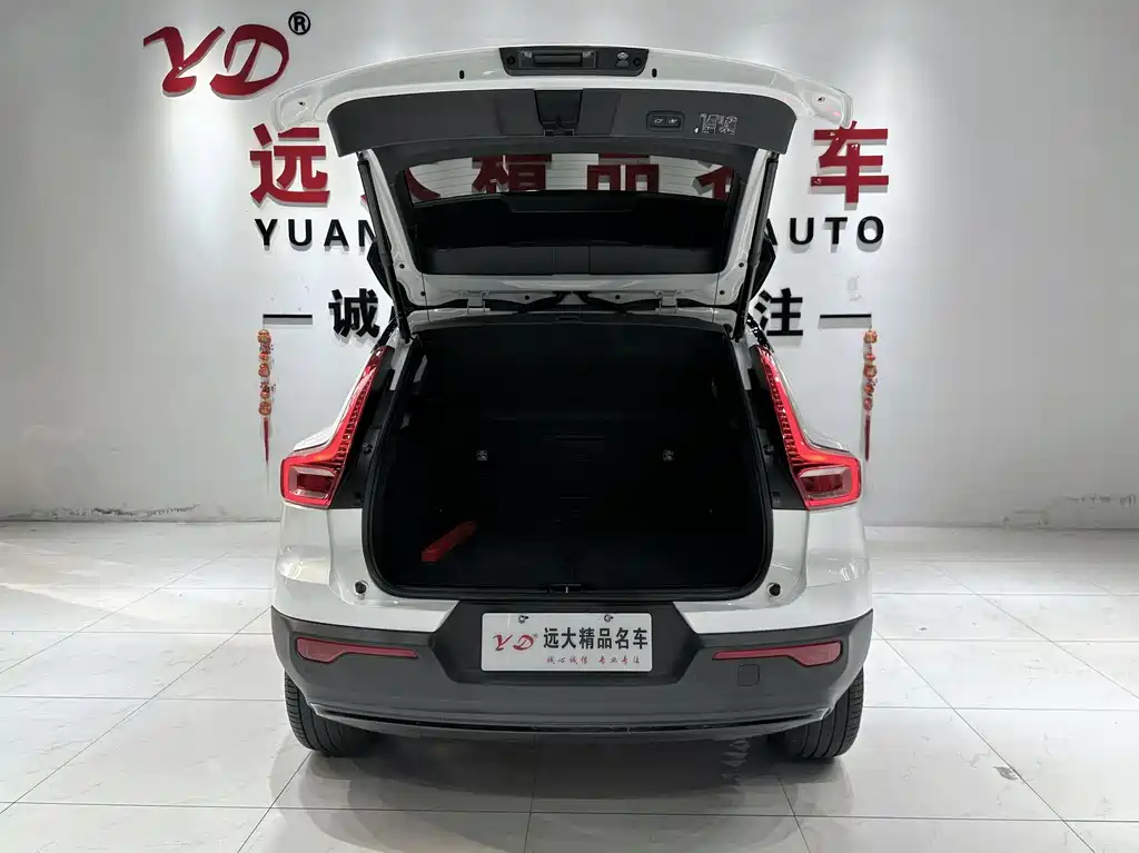 Volvo XC40 2020 — фото 17
