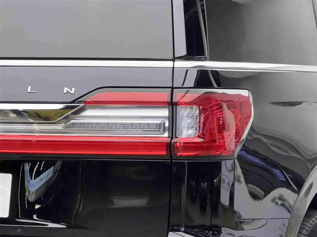 Lincoln Navigator 2022 — фото 21