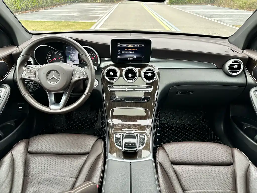 Mercedes-Benz GLC 2017 — фото 10