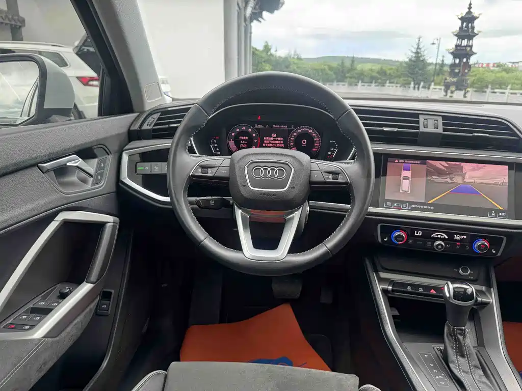 Audi Q3 2021 — фото 15