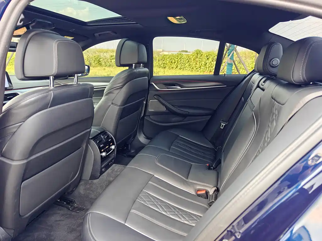 BMW 5 Series 2023 — фото 16