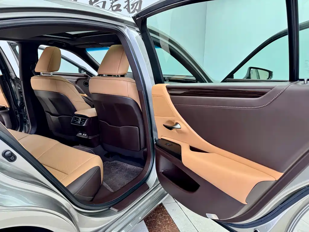 Lexus ES 2021 — фото 11