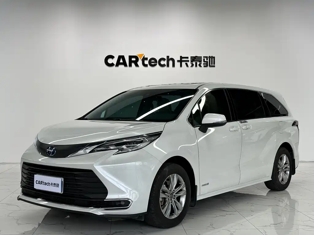 Toyota Sienna 2023 — фото 1