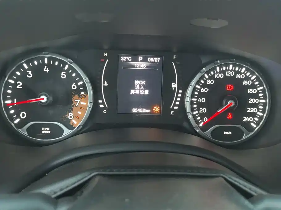 Jeep Renegade 2017 — фото 14