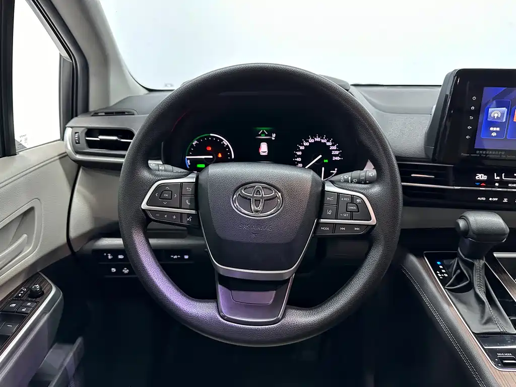 Toyota Sienna 2023 — фото 14