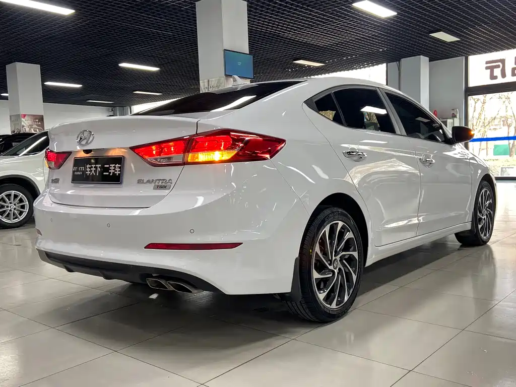 Hyundai Elantra 2020 — фото 6