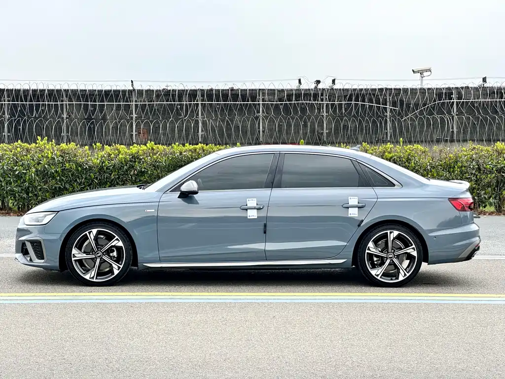 Audi A4L 2022 — фото 4