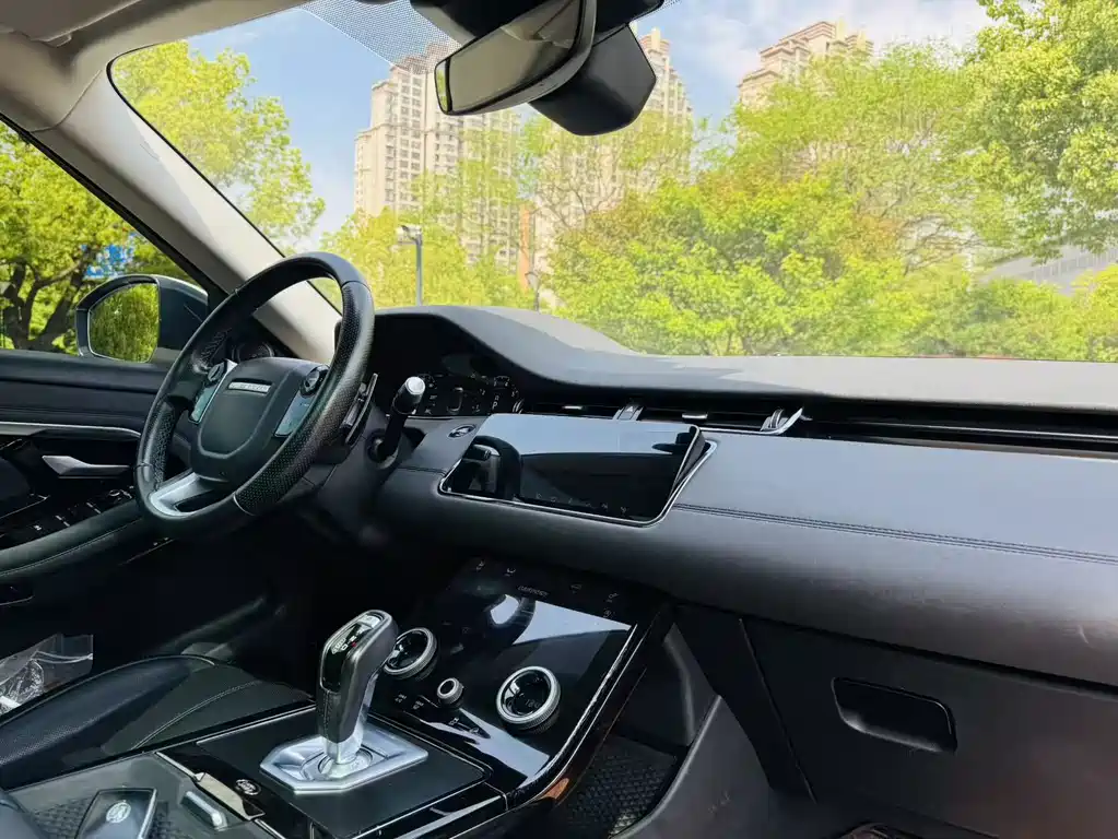 Land Rover Evoque 2020 — фото 10