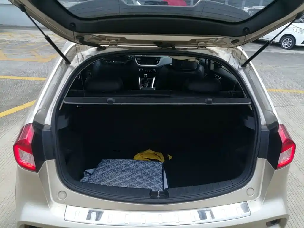 Geely Vision X3 2018 — фото 19
