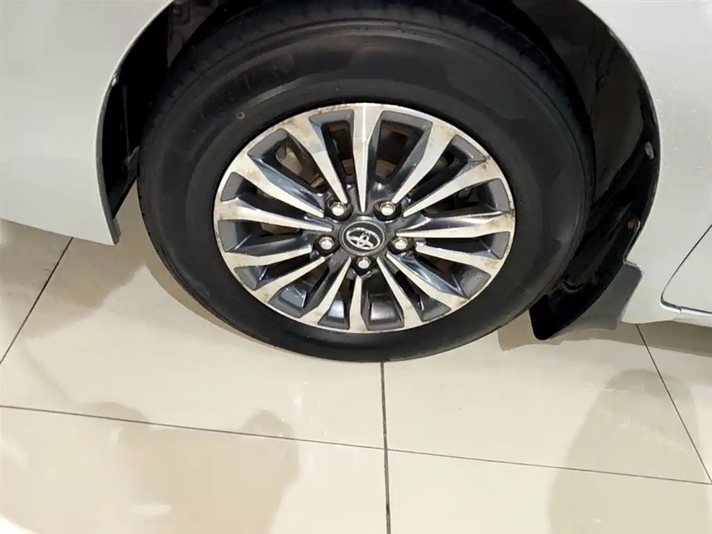 Toyota Corolla 2018 — фото 23