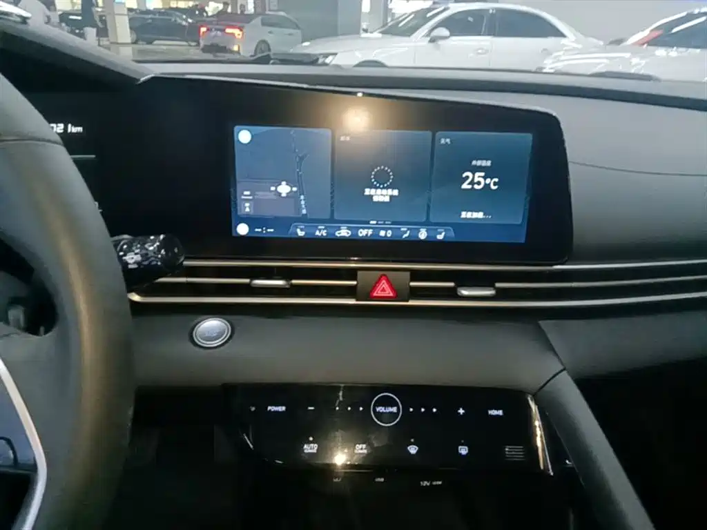 Hyundai Elantra 2022 — фото 13