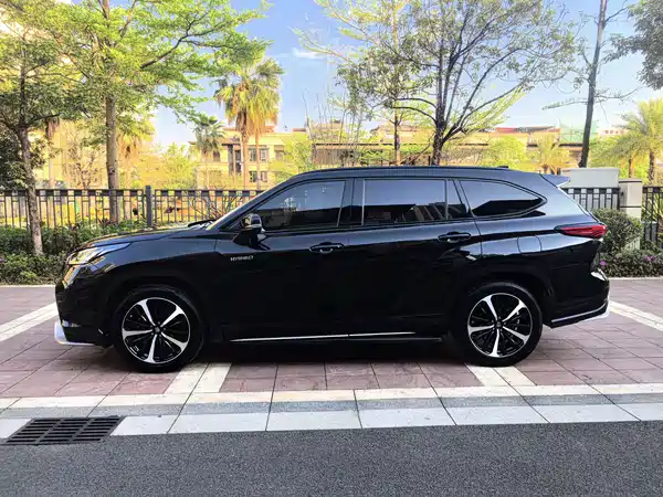 Toyota Crown Kluger 2021