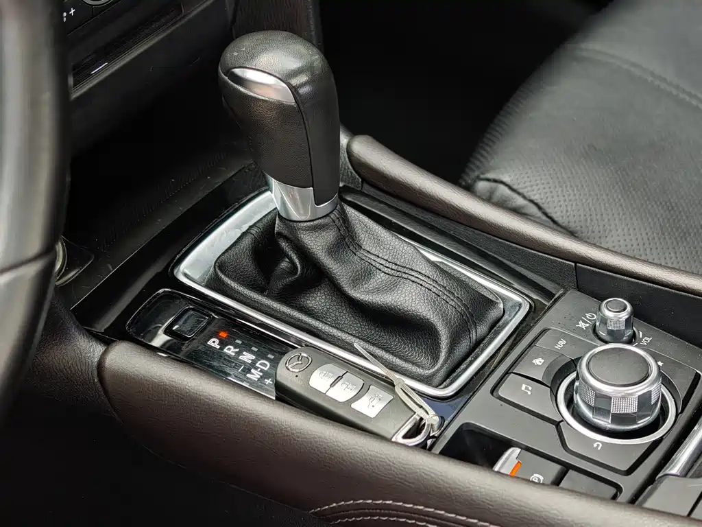 Mazda 3 Axela 2018 — фото 10