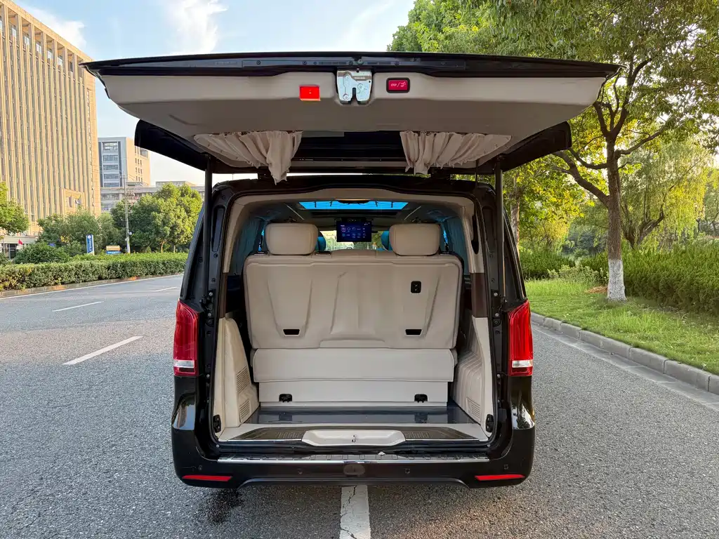Mercedes-Benz V-Class 2020 — фото 14