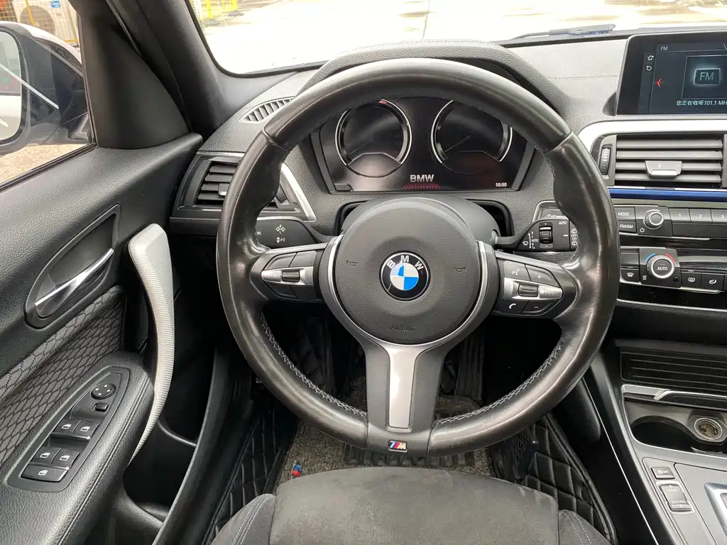 BMW 1 Series 2018 — фото 11