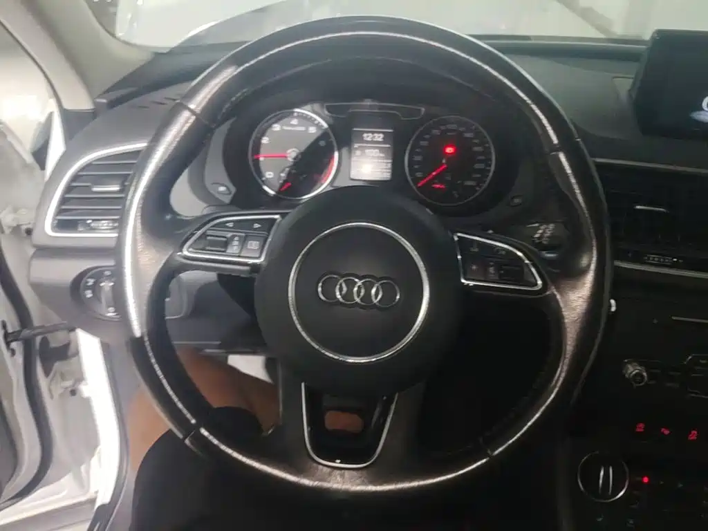 Audi Q3 2017 — фото 11