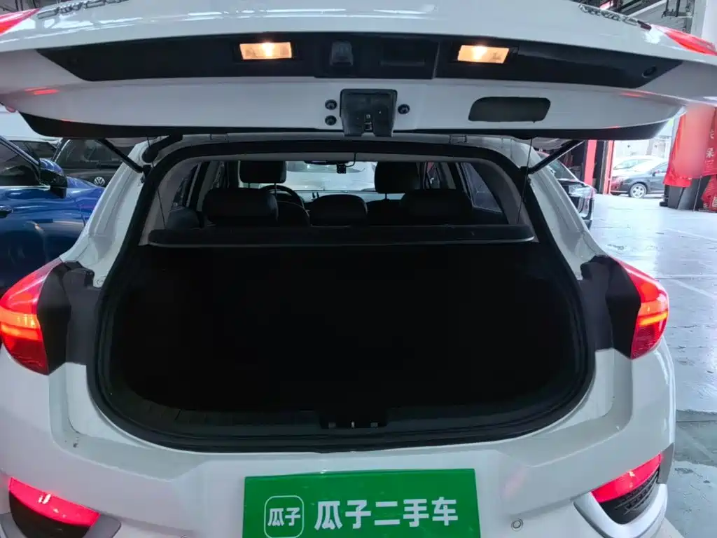 Geely Emgrand GS 2016 — фото 19