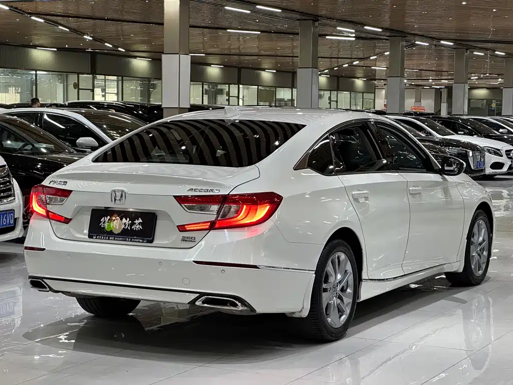 Honda Accord 2020 — фото 17