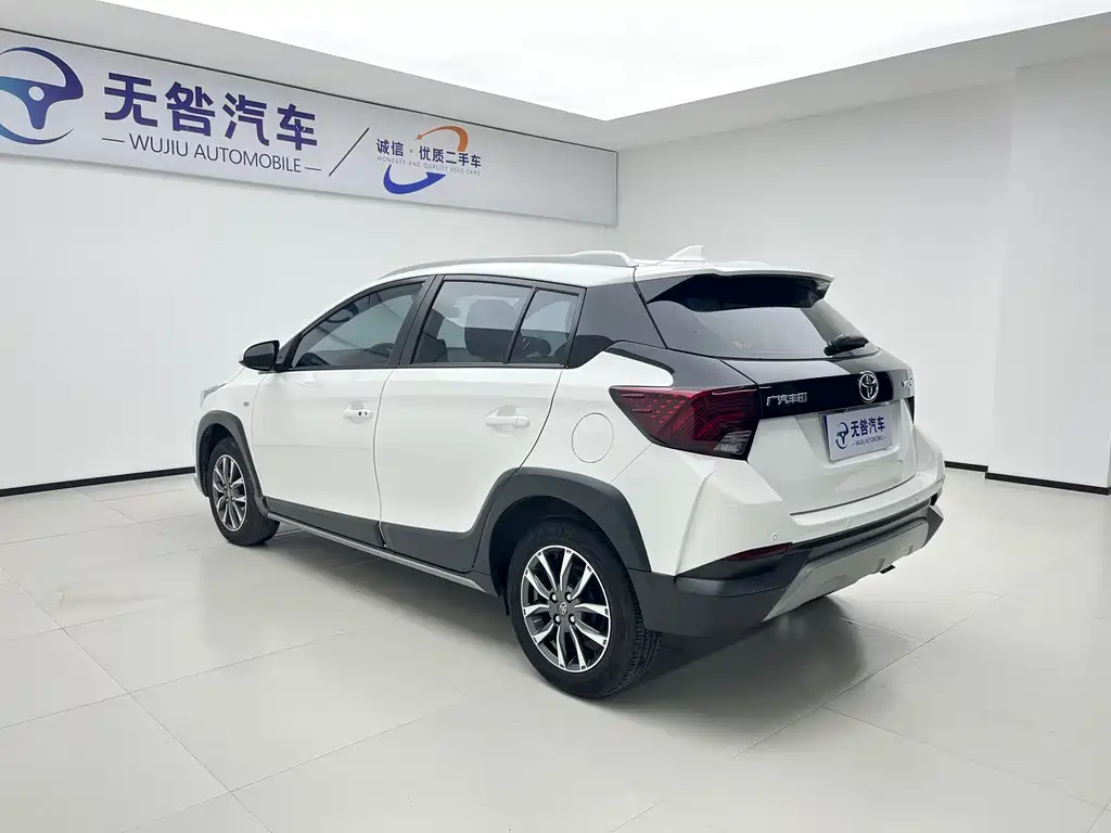 Toyota Yaris L 2022 — фото 4