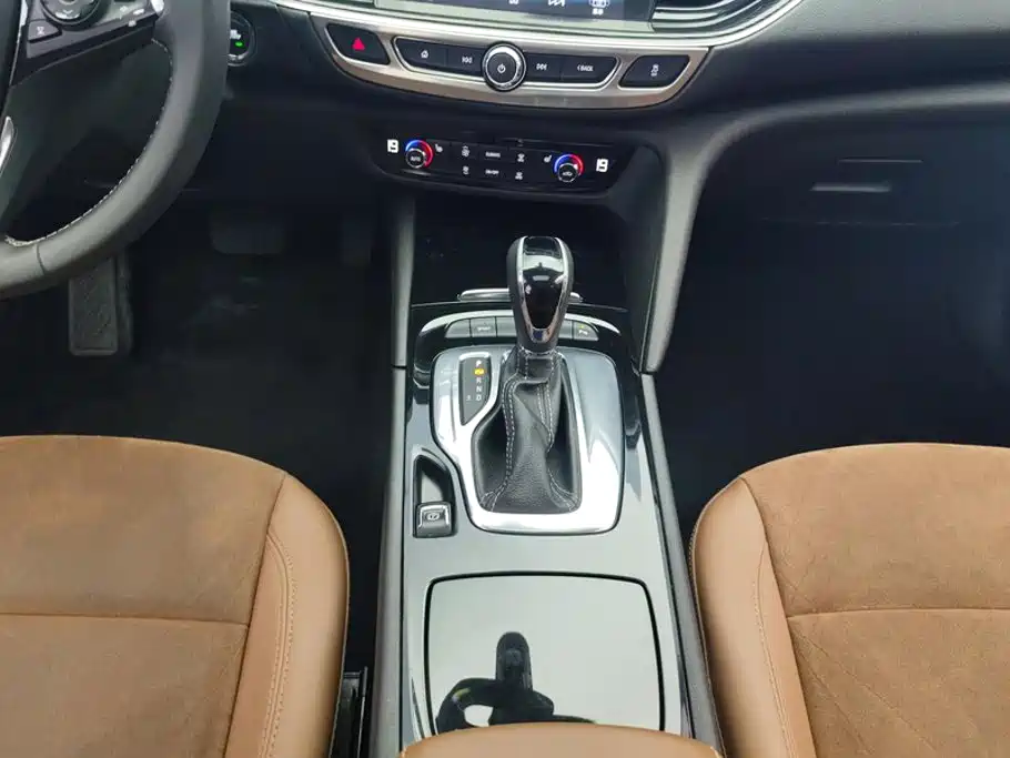 Buick Regal 2018 — фото 16
