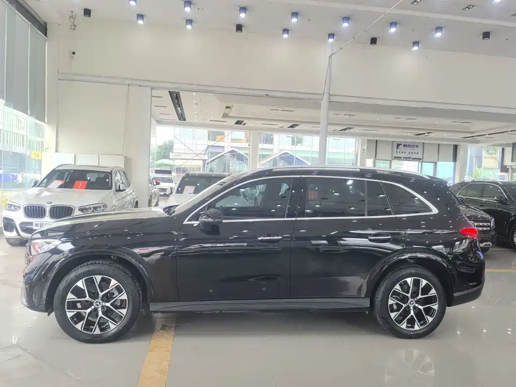 Mercedes-Benz GLC 2023