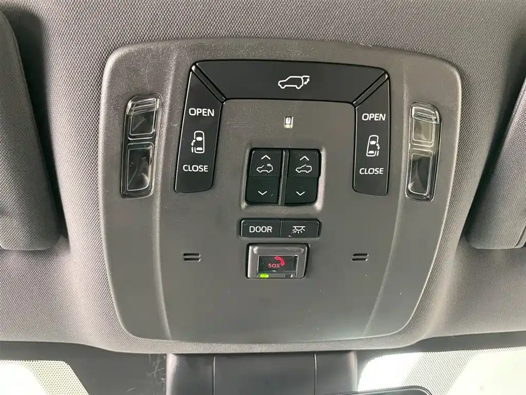 Toyota Sienna 2023 — фото 27