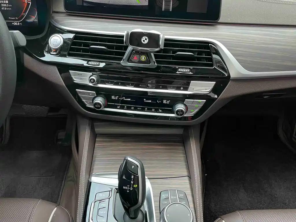 BMW 5 Series 2023 — фото 8