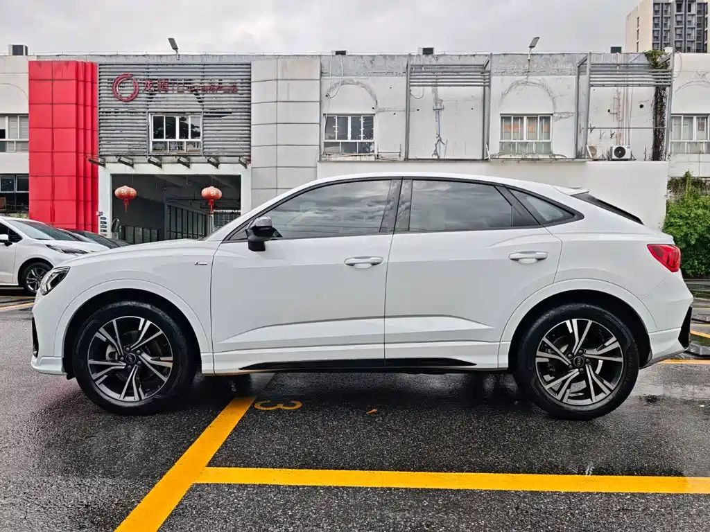 Audi Q3 Sportback 2023 — фото 8