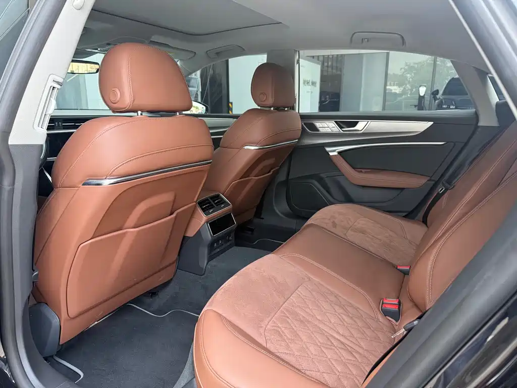 Audi A7L 2025