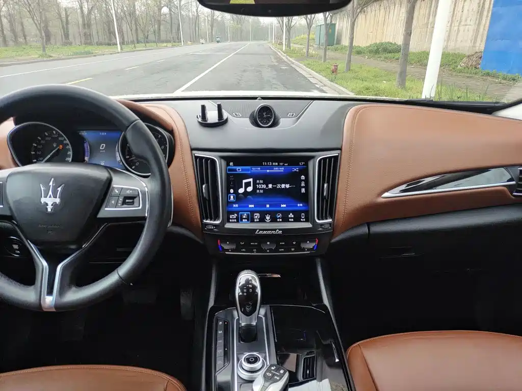 Maserati Levante 2017 — фото 10