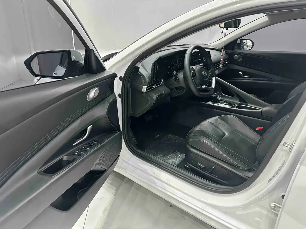 Hyundai Elantra 2023