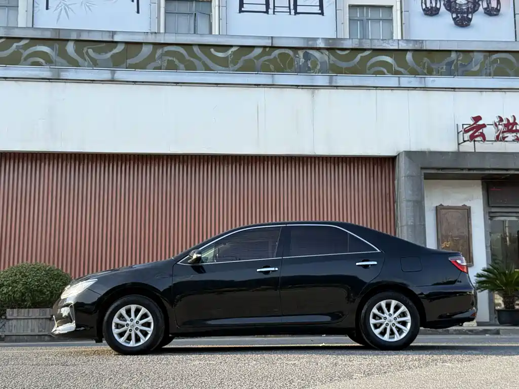 Toyota Camry 2017 — фото 3