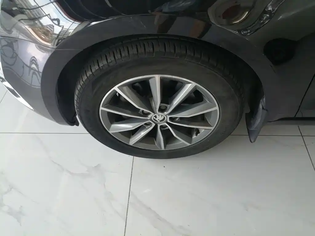 Skoda Octavia 2016 — фото 23