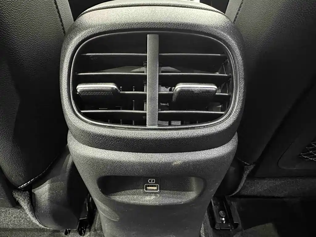 Hyundai Elantra 2023 — фото 15