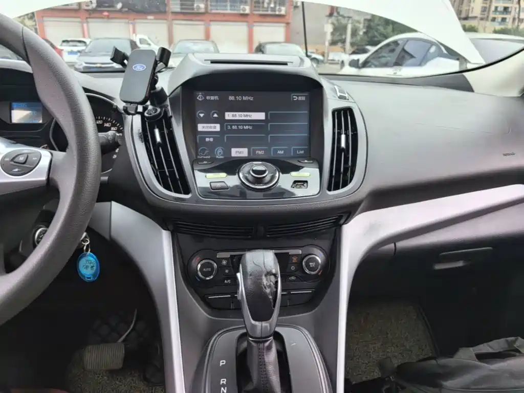 Ford Kuga 2015 — фото 13