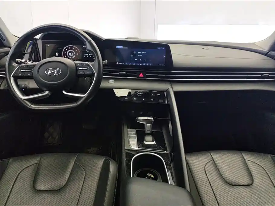 Hyundai Elantra 2021 — фото 12