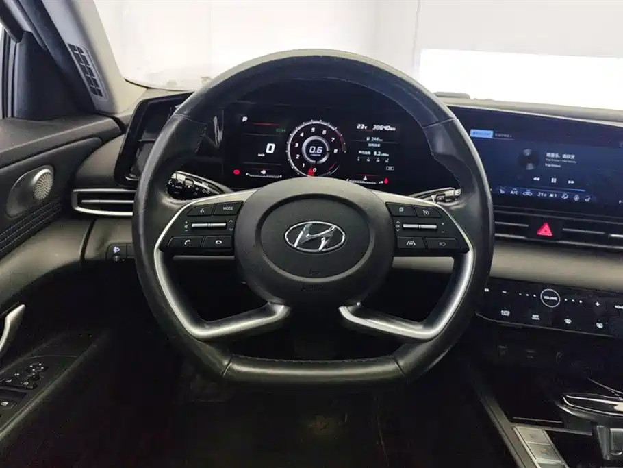 Hyundai Elantra 2021 — фото 15