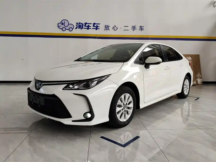 Toyota Corolla 2023 — фото 1