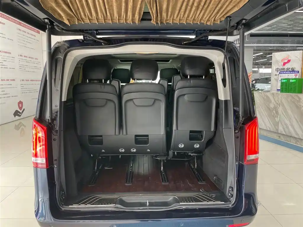 Mercedes-Benz V-Class 2018 — фото 28