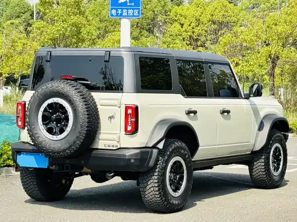 Ford Bronco 2024