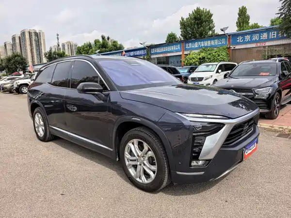 NIO ES8 2021