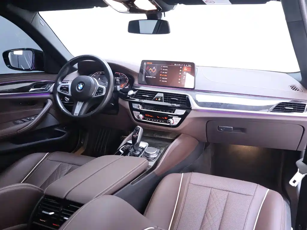 BMW 5 Series 2021 — фото 19