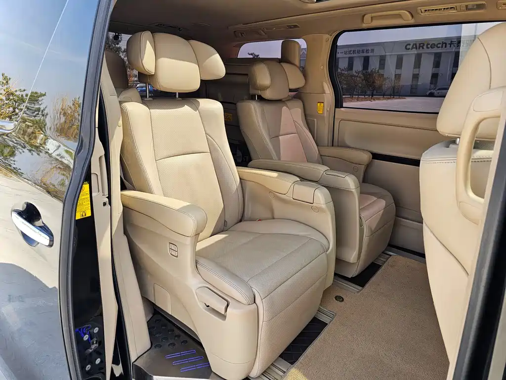 Toyota Alphard 2012 — фото 24
