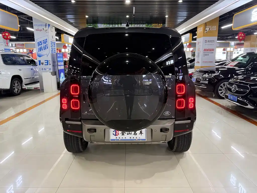 Land Rover Defender 2023 — фото 13