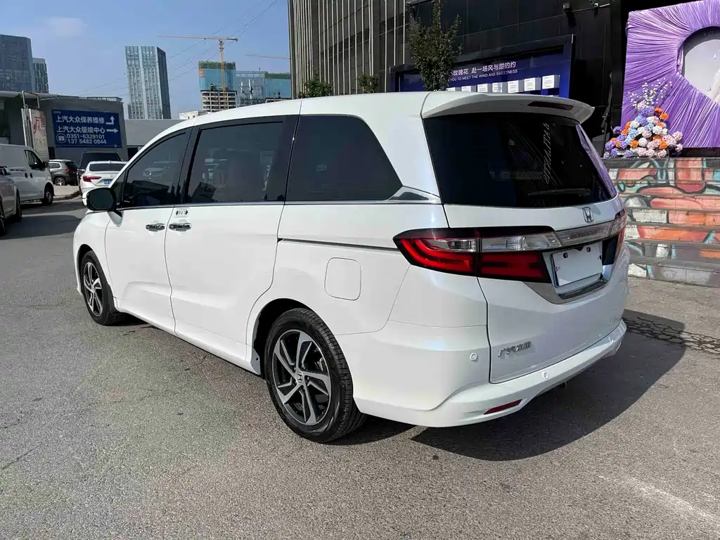 Honda Odyssey 2018 — фото 17